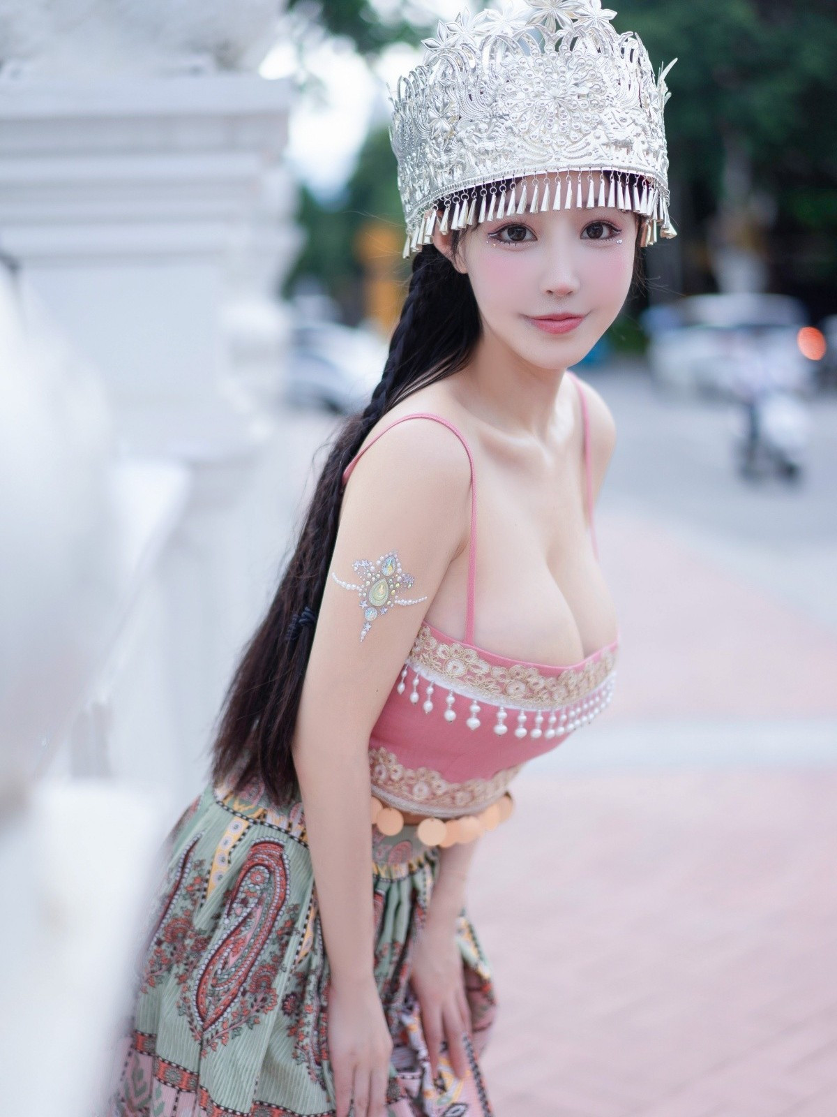 Khả Nhi – Cô em gái nhỏ người dân tộc Miêu